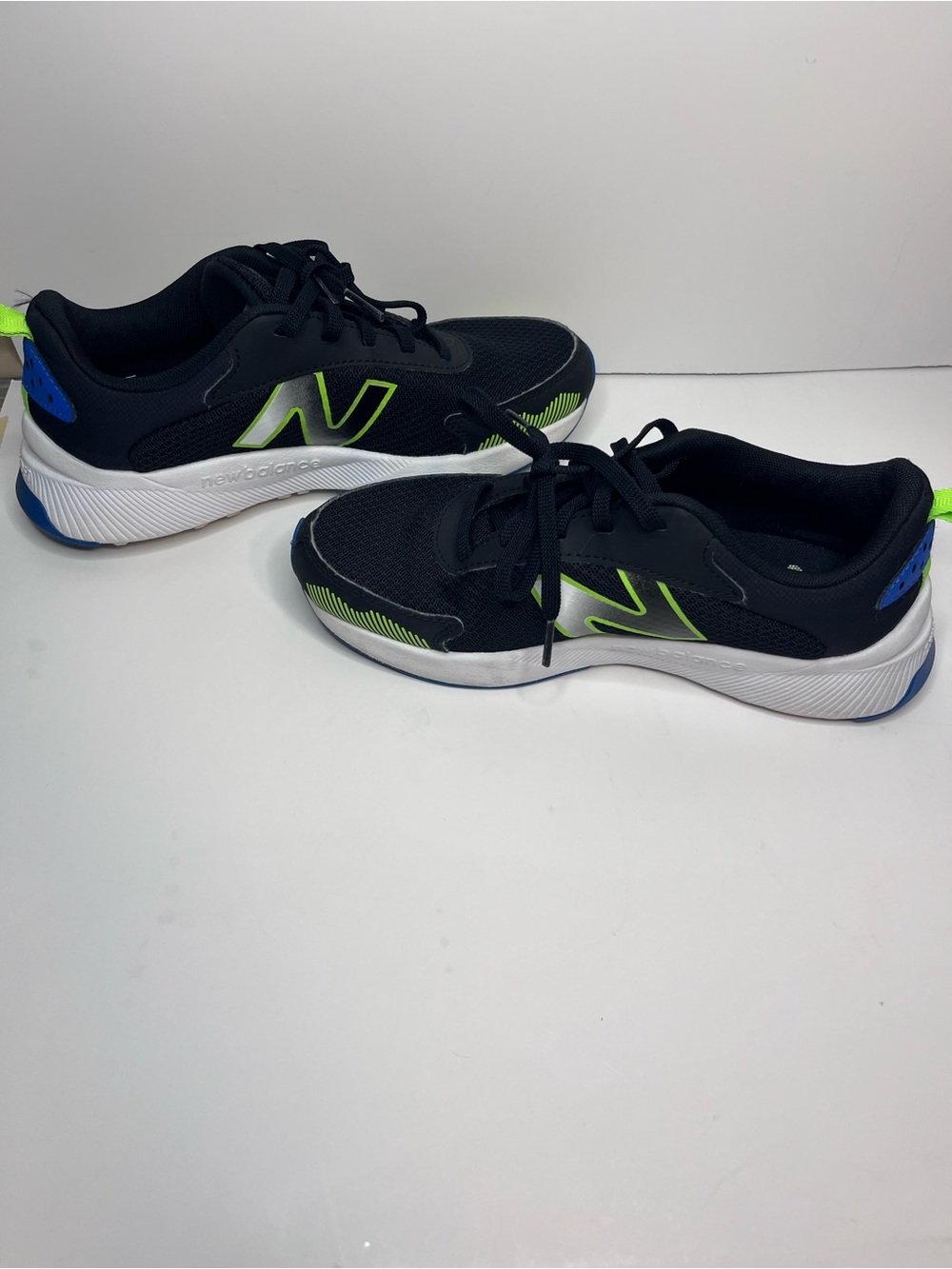 Size 4 Wide Men’s New Balance 545 Sneakers